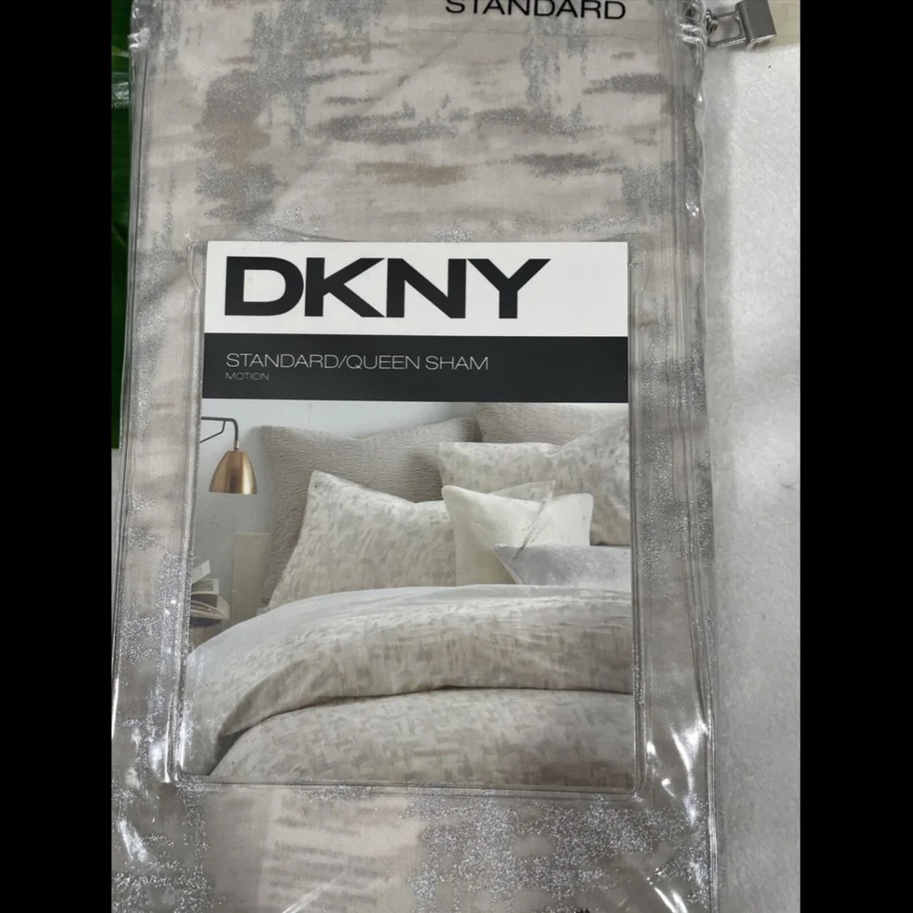 NIB $40 DKNY [ 1 ] Motion Standard / Queen Pillow Sham‎